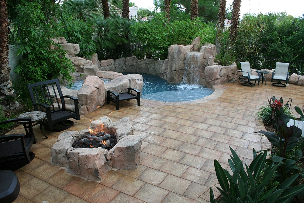 Gallery - Watters Aquatech Pools & Spas House with a small swimming pool